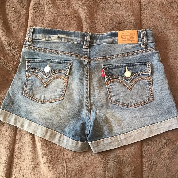 Girls Levi’s shorts size 14 - Picture 2 of 3
